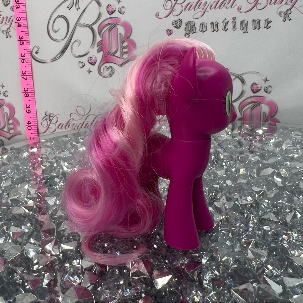 My Little Pony Magenta Pony with Pink Mane and Green Eyes - Picture 2 of 4